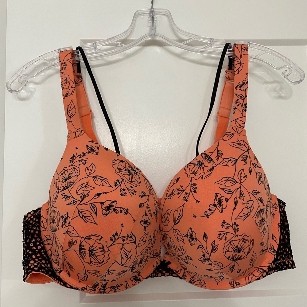 NWOT Cacique 44B smooth boost plunge bra